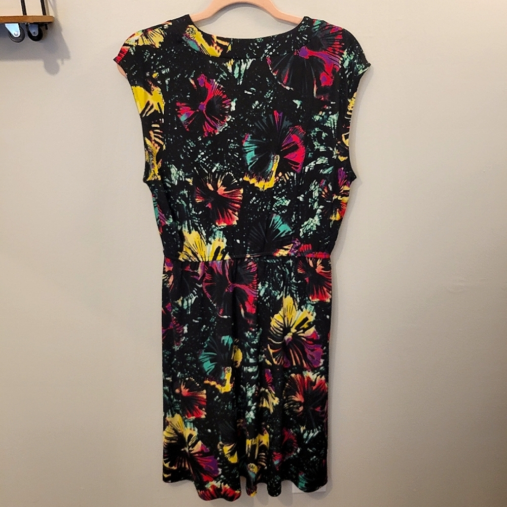 BCBG Neon Floral Printed knee-length faux wrap dress ✨️